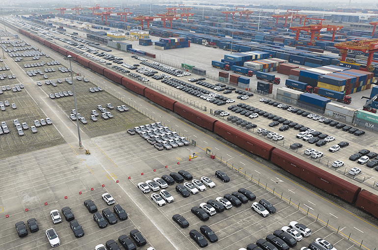 China’s Central, Western Provinces See 11-Month Trade Surpass Last Year's Total