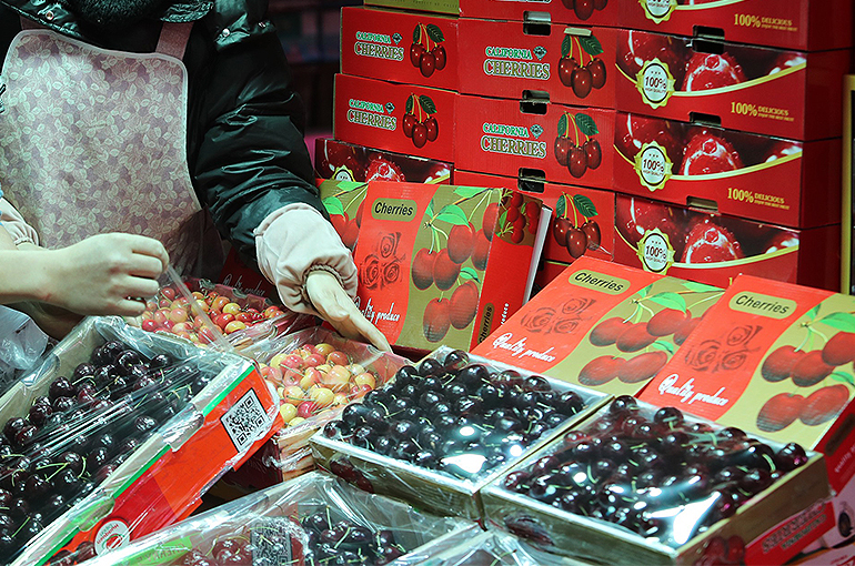 Cherry Prices Plunge in China as Country to Import Nearly 590,000 Tons From Chile