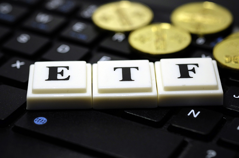 Net Outlow From Broad-Based China ETFs Hits Over USD100 Billion as Watchdogs Act to Cool Market