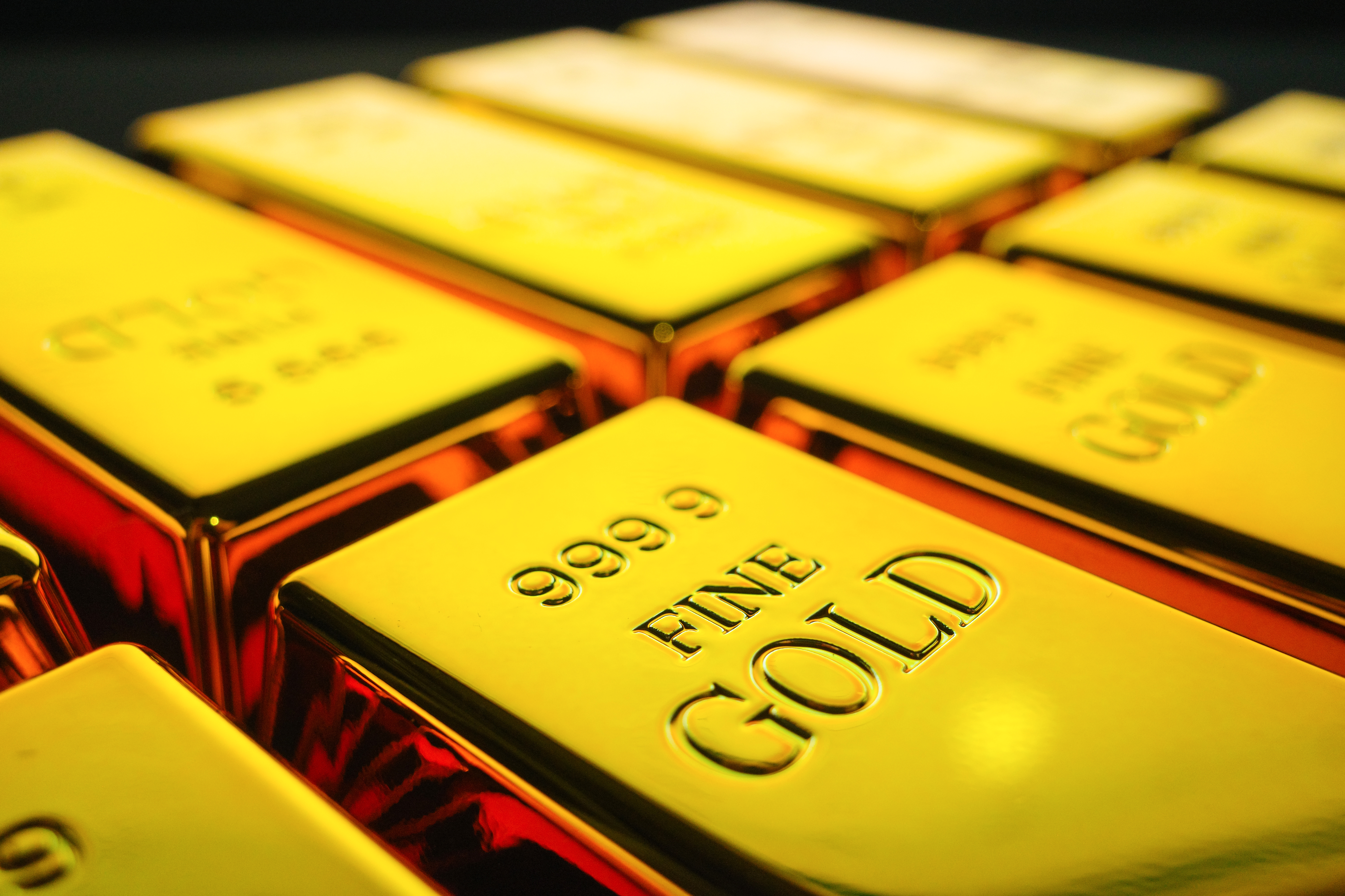 Institutions Expect Gold Prices to Keep Rising in Long Run Despite Recent Plunge