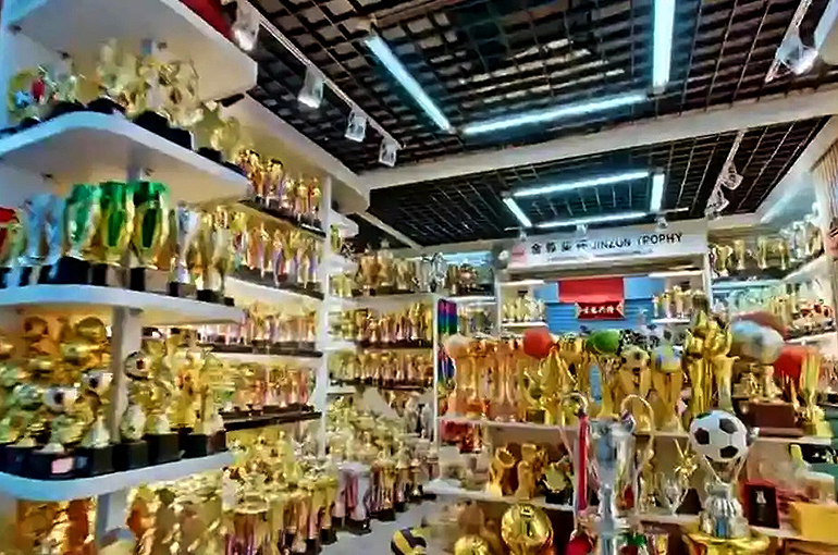 Chinese Cross-Border Sellers Are Swamped as World Cup Orders Flood In