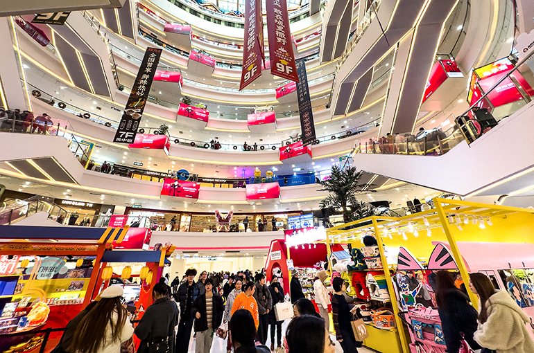 Shanghai Two Sessions Offer Suggestions on Boosting Foreign Tourists' Spending