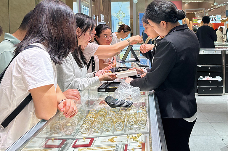 Hainan to Open First Daily Necessities Duty-Free Stores Ahead of Chinese New Year Break