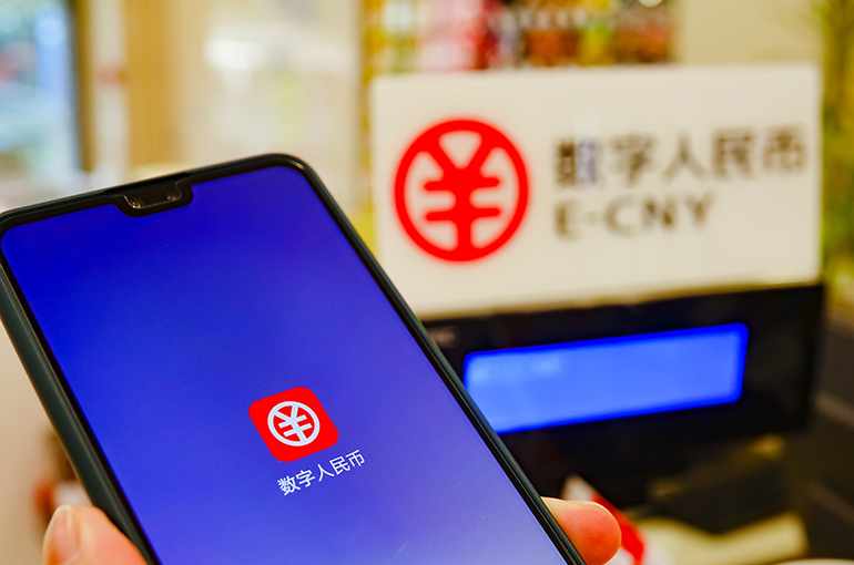 China's First Batch of Migrant Workers Gets Paid in E-Yuan in Chengdu