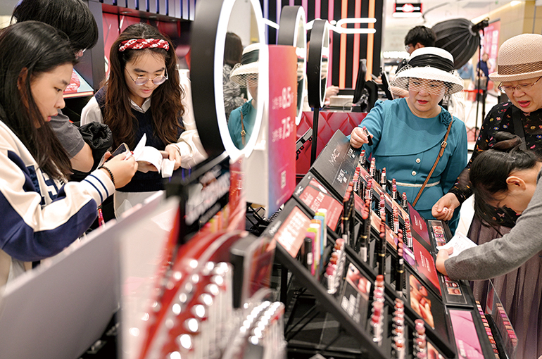 Hainan FTP Sees Tourism, Consumption Boom During First Spring Festival After Special Customs Operations