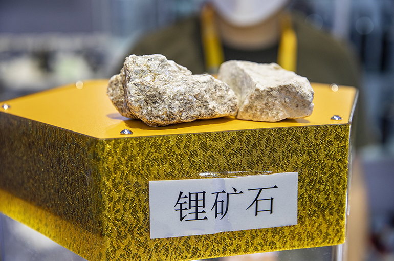 Chinese Lithium Miners Say Impact of Zimbabwe's Sudden Export Ban Will Be Minimal as Shares Slide