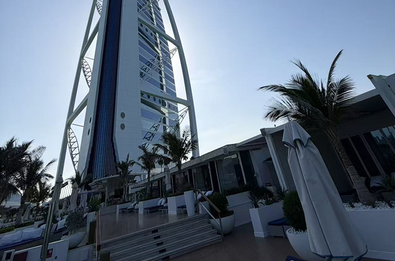 Some Chinese Nationals Stay Stranded in Dubai While Others Head to Türkiye From Iran