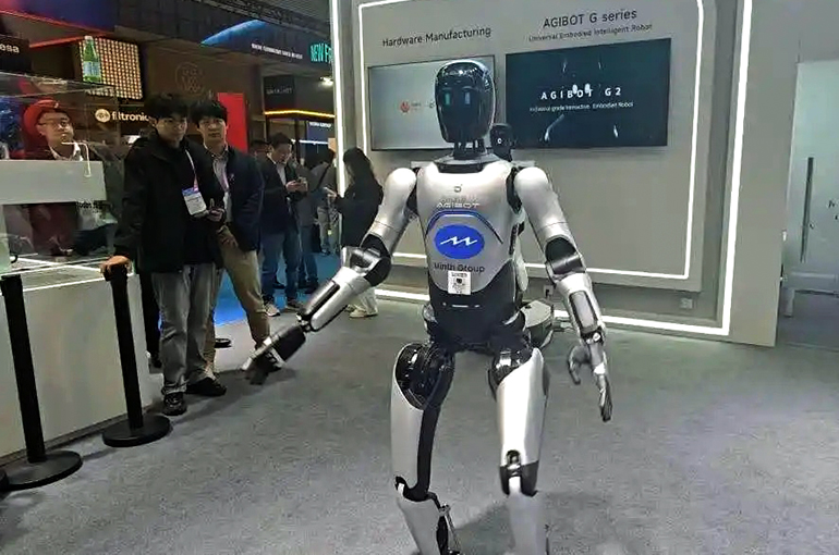 Over 350 Chinese Firms Showcase New Products at MWC 2026