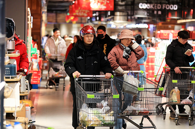 China to Adhere to Expanding Domestic Demand This Year, NPC Says