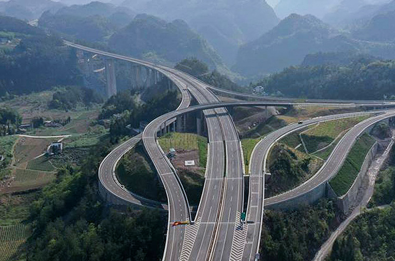 China's Fixed-Asset Investment Rises for First Time Since September