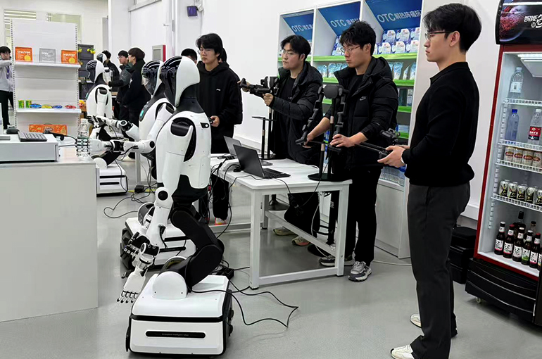 Hundreds of Androids Train Complex Tasks at X-Humanoid's New Embodied AI Base in Beijing