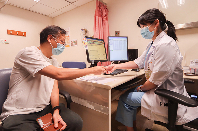 Hong Kong to Allow Non-Local Doctors to Practice in SAR