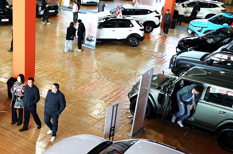 Over Half of Chinese Car Dealers Post Losses in 2025