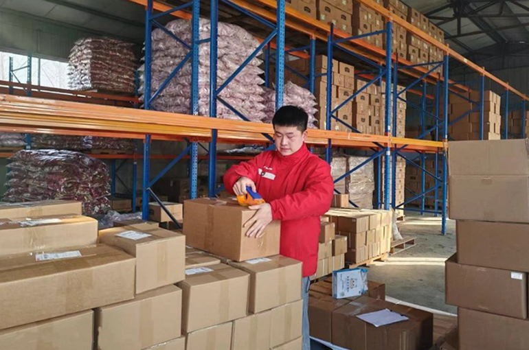 Chinese Couriers Raise Prices in Country's Southwest as Oil Cost Soars