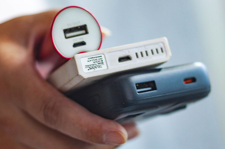 China Rolls Out Tougher Rules for Mobile Chargers After Safety Scares