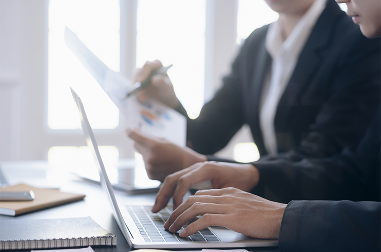 Salaries at Listed Chinese Brokers Rebound in 2025; Nine-Figure Annual Pays Reappear