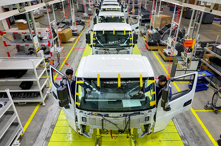 China's Economy Grows 5% in First Quarter, Beating Expectations