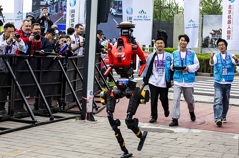 [In Photos] Robots Finish World's Second Half Marathon for Androids in Less Than One Hour