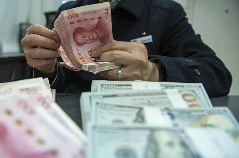 Yuan’s 12-Month Gain Leaves Chinese Investors Nursing Paper Loss on Dollar Investments