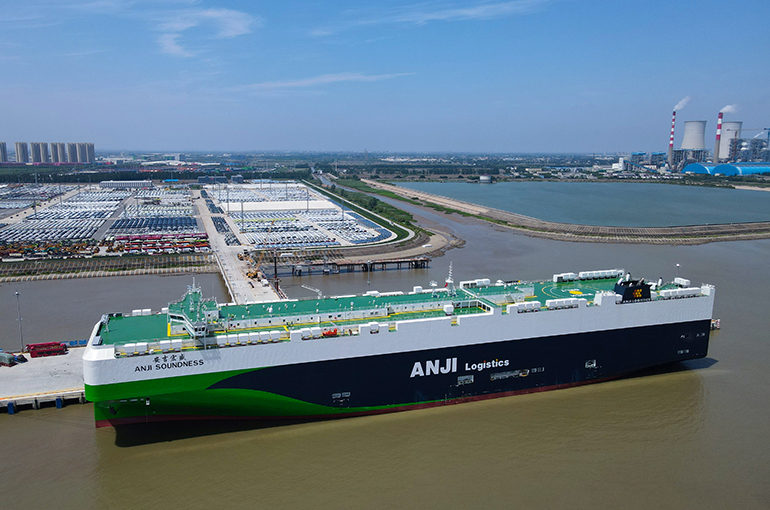 Chinese Carmakers With Own Ships Have an Edge Amid Export Boom, Middle East Turmoil