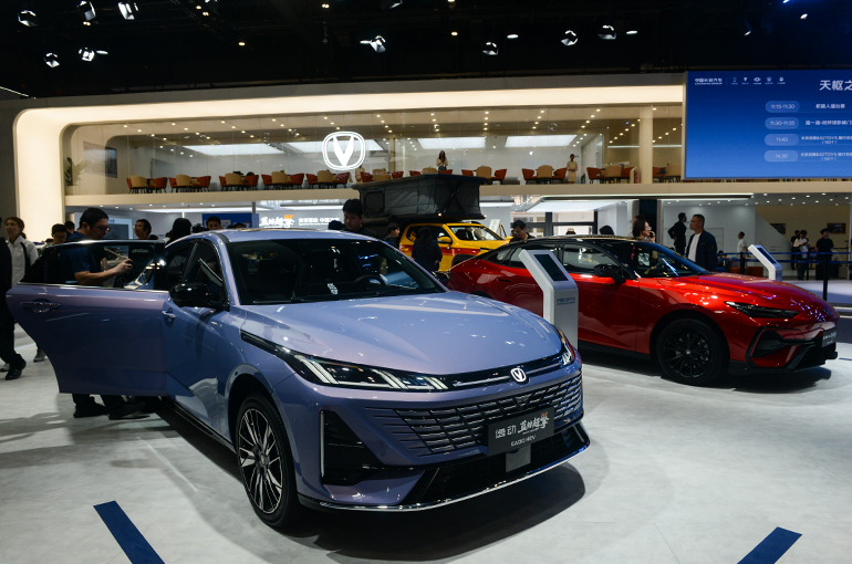 Carmakers Each Need Annual Sales of Three Million by 2030 to Stay Afloat, Changan Auto Chairman Says