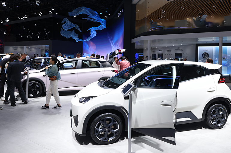 BYD, Geely Hit by Bigger Forex Losses as Yuan Gains