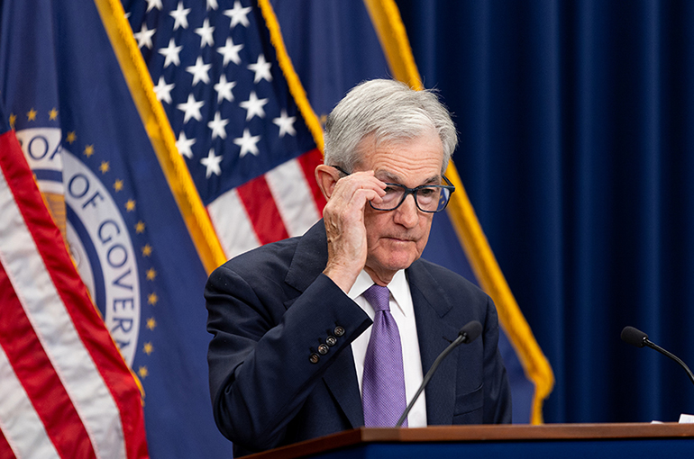 Fed Chair Powell Staying as Governor Stirs US Central Bank's Power Game