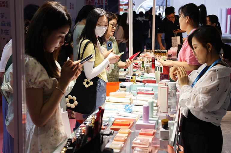 Chinese Cosmetics Market Is Becoming More Concentrated, Industry Head Says