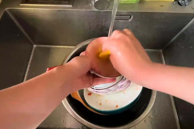 Ordinary Folk in China Are Helping to Train Robots How to Do Work