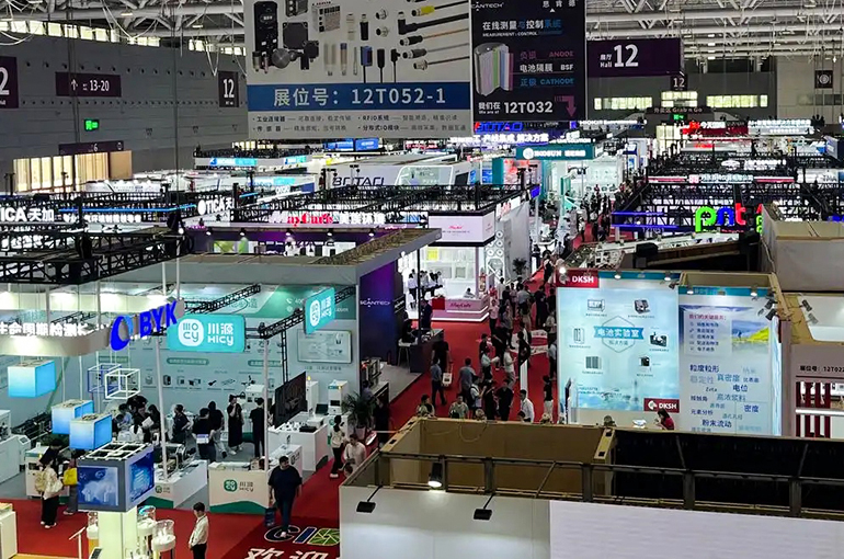 Hitachi, Other Foreign Battery Firms Power Up China Market Push