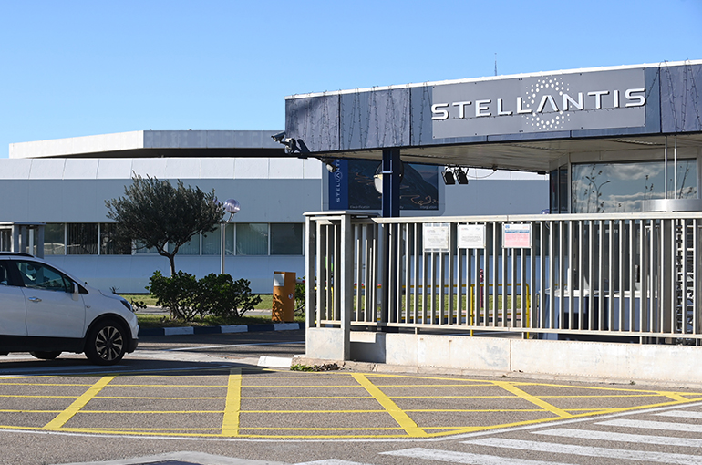 Stellantis Nears Deal to Make Cars for China's Dongfeng at French Plant, Source Says
