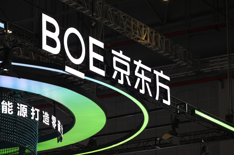 BOE Surges by Limit After Chinese Display Giant Links Arms With Corning on New Materials