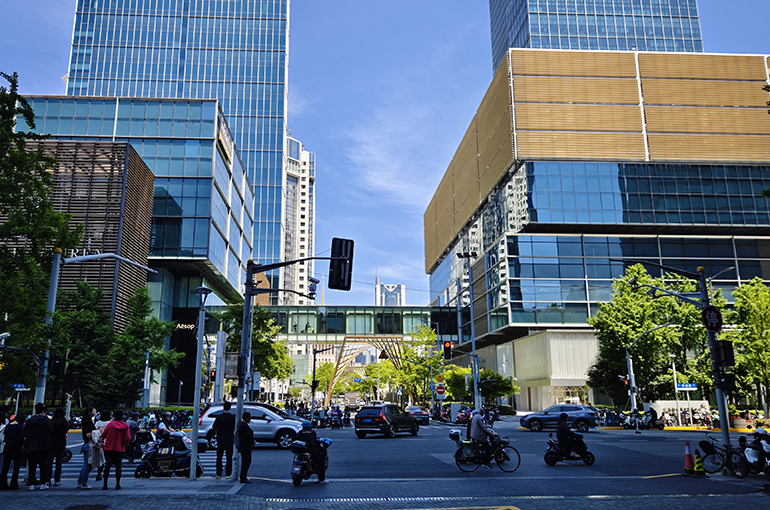 AI, Chip Firms Lift Office Markets in China’s Big Cities