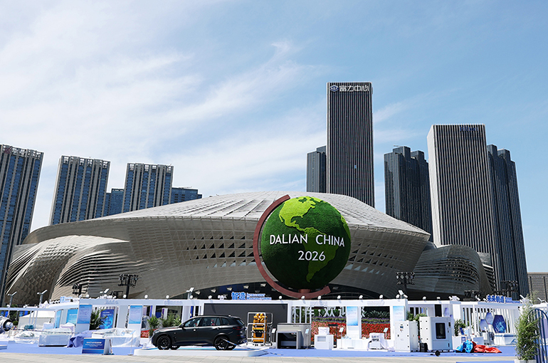 Global Experts Exchange Views on Chinese Yuan Internationalization at Summer Davos Forum