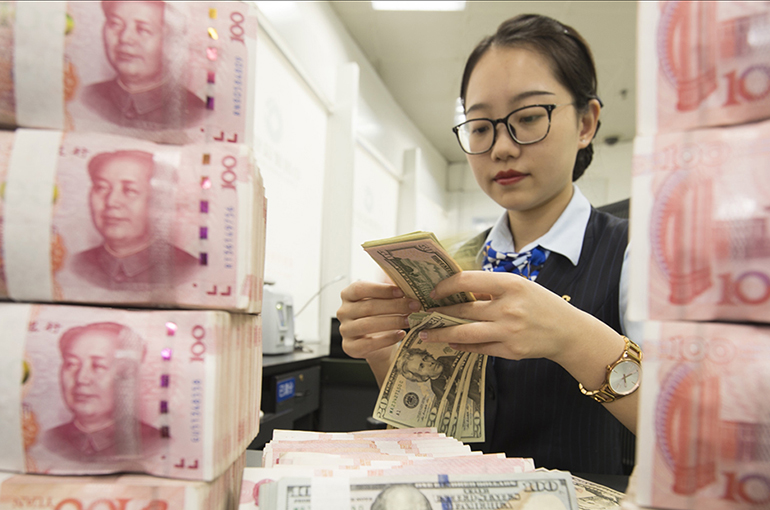 As US Dollar Rally Pushes Yuan Lower, Analysts See Two-Way Volatility Ahead
