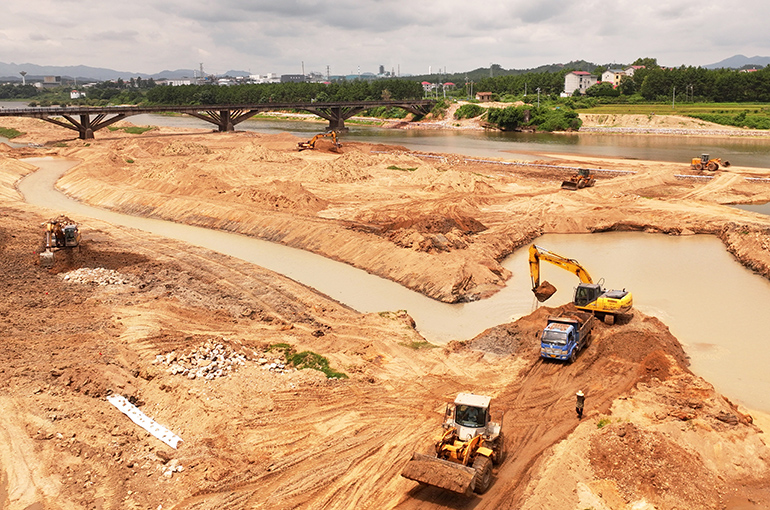 China Sees Positive Signs of Infrastructure Investment Growth