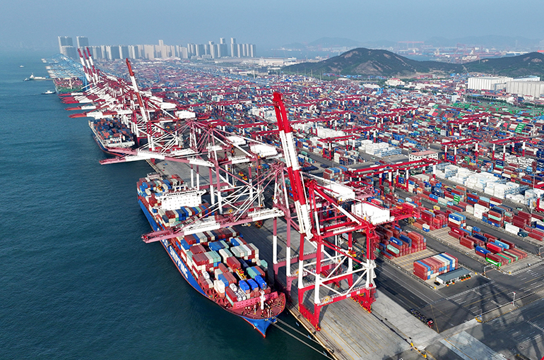 China’s Foreign Trade Hits Record High in First Half on AI Boom, Industrial Momentum