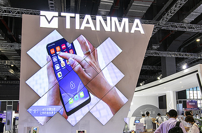 Chinese Panel Makers Visionox, Tianma Sink After Forecasting First-Half Losses as Phone Sales Plunge