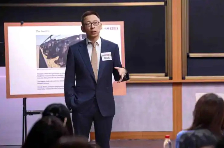 Sohu Chair Says AI Boosts Efficiency But Can't Replace Human-Created Content