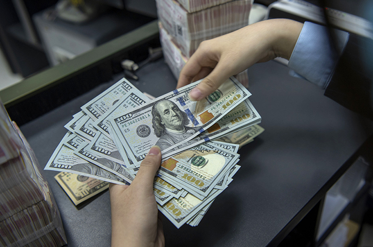 US Dollar Deposit Rates in China Hit 4% as Banks Vie for Funds