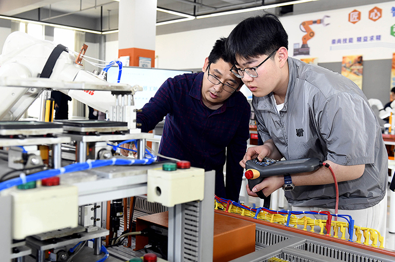 Chinese Students Increasingly Pick Higher Vocational Schools Over Colleges