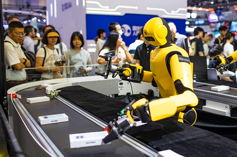 Chinese Central SOEs Shift Focus to Industrial Robots From Acrobats at World Robot Conference in Beijing