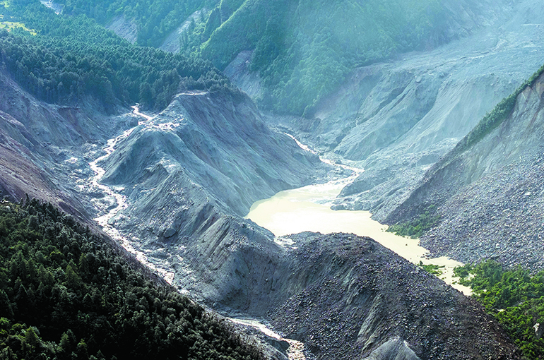 China-Nepal Border Flash Flood Leaves 5 Dead, 558 Missing in Gyirong County