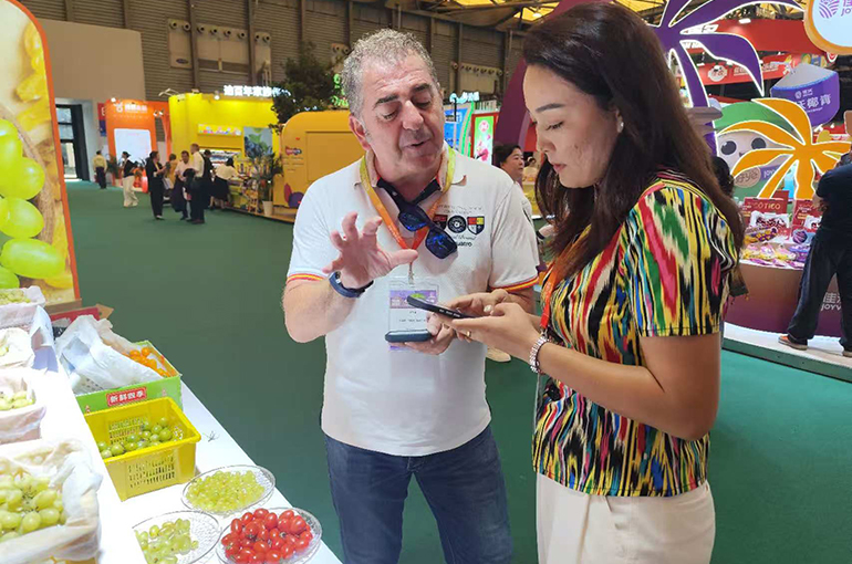 China’s Fresh Fruit Market Is Reshaped by Consumers’ Emotional, Social Needs, Experts Say