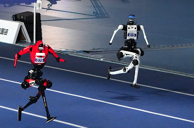 Falling Costs, Converging Hardware Push Humanoid Robot Race Toward AI