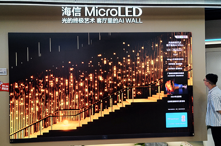 Micro LED Finds New Life as Optical Interconnects for AI Data Centers Boost Demand