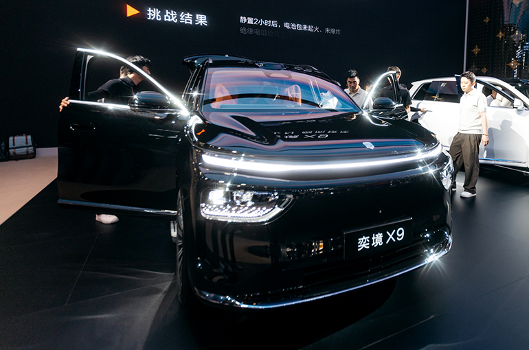 China’s Big-EV Boom Runs Up Against Roads, Parking Spaces