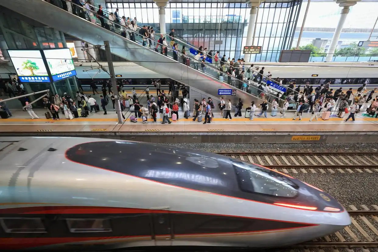 China's Railway Passenger Trips Hit Record Single-Day High