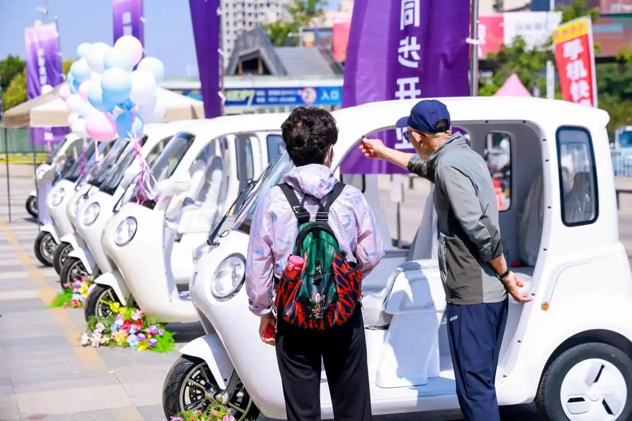 Chinese Motor Tricycles Glide Into International Markets With Innovation, Customized Services