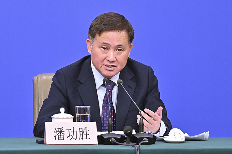 Global Imbalances Can’t Be Fixed Solely by Exchange Rates, China’s Central Bank Governor Says